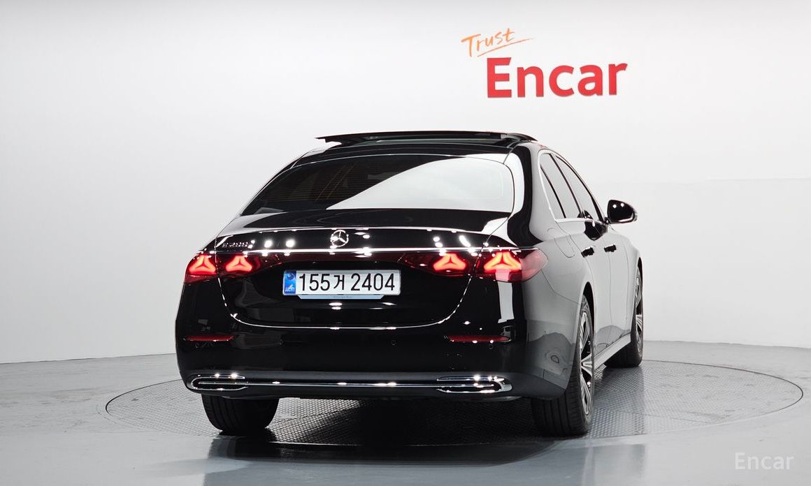  Mercedes-Benz E-Class