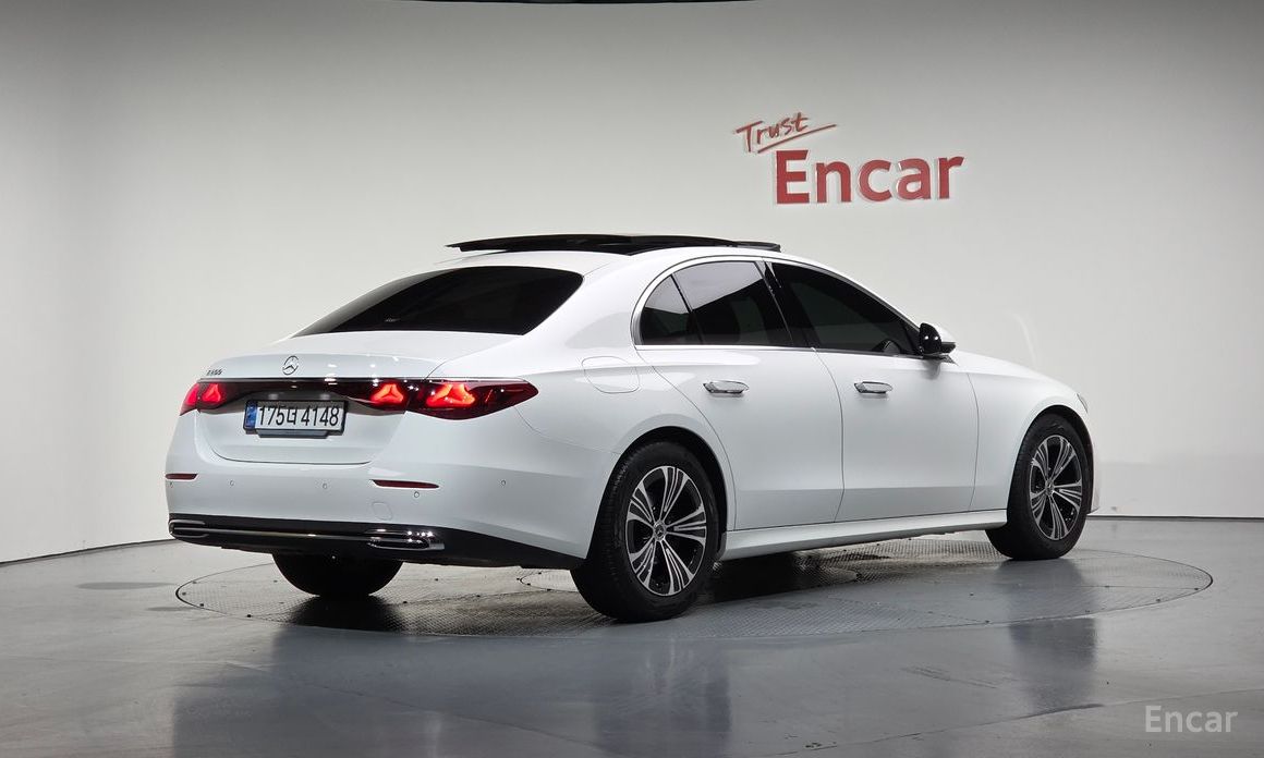  Mercedes-Benz E-Class