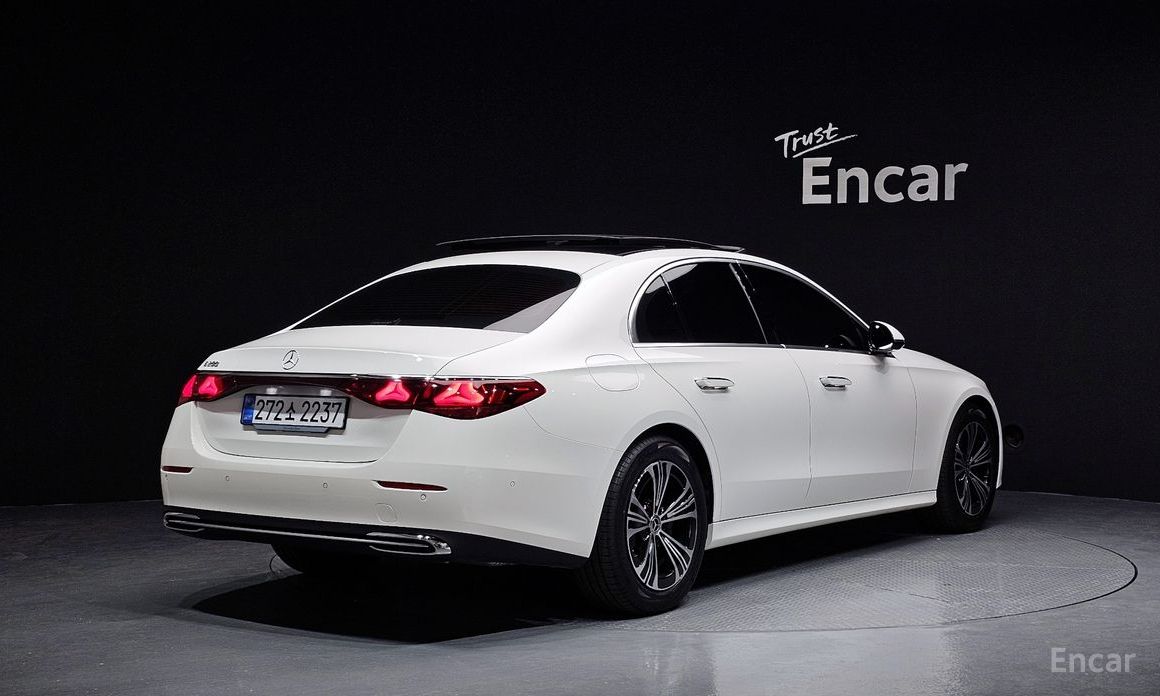  Mercedes-Benz E-Class