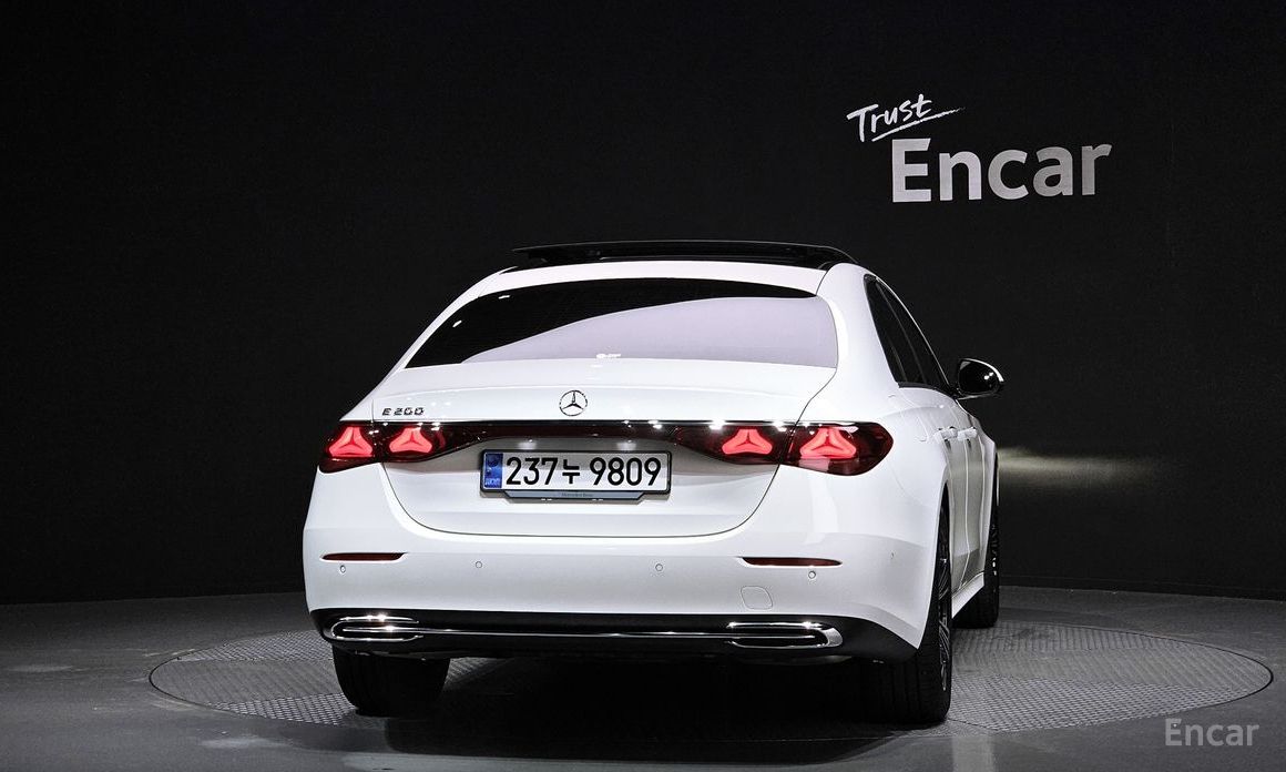  Mercedes-Benz E-Class