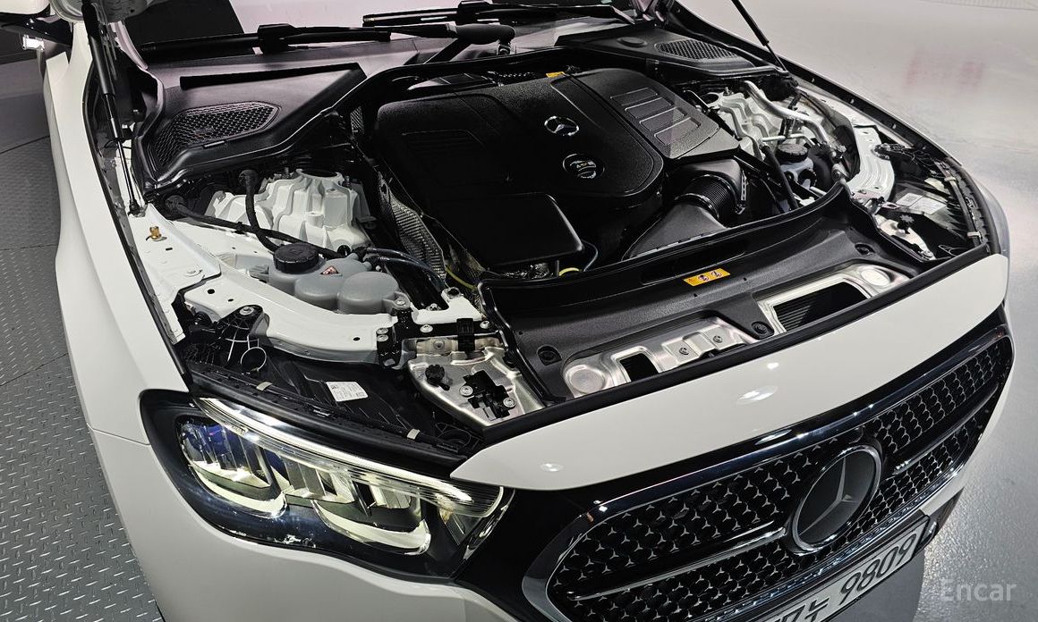  Mercedes-Benz E-Class