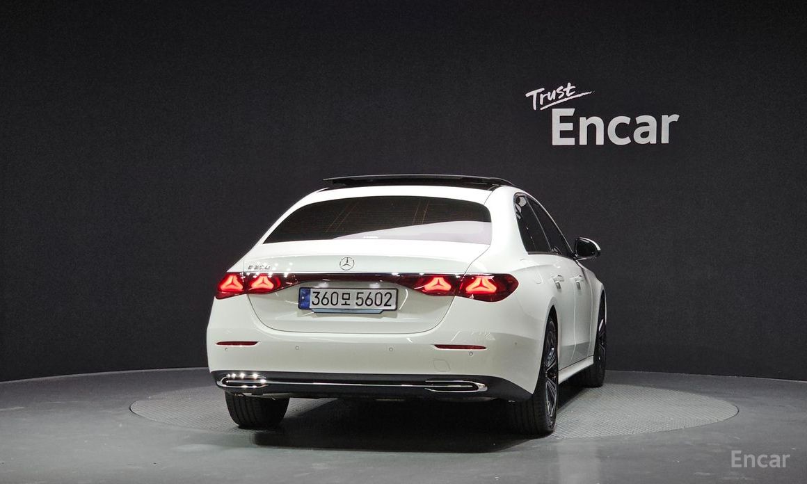  Mercedes-Benz E-Class