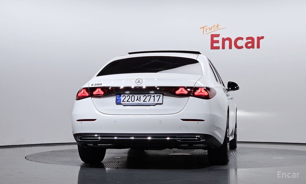  Mercedes-Benz E-Class