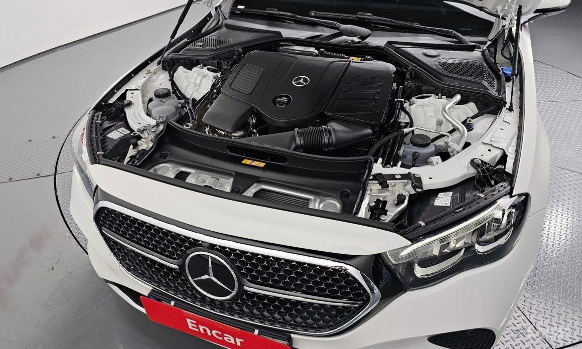  Mercedes-Benz E-Class