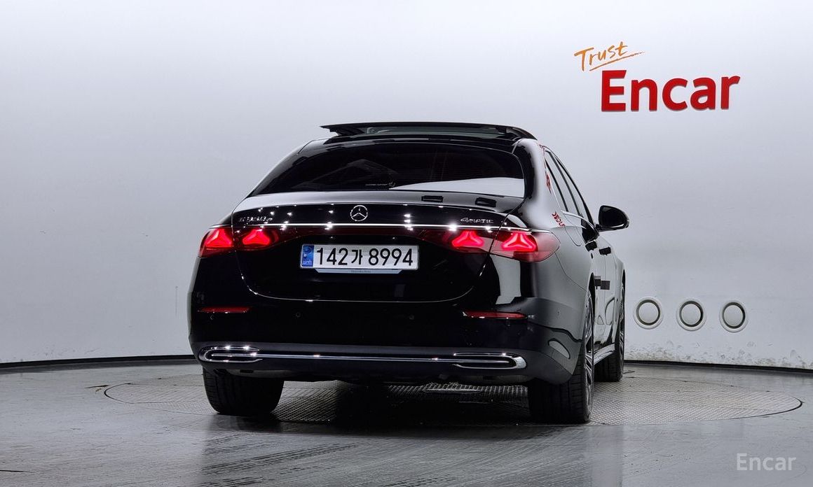  Mercedes-Benz E-Class