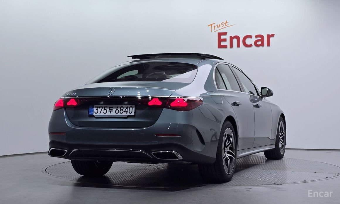  Mercedes-Benz E-Class