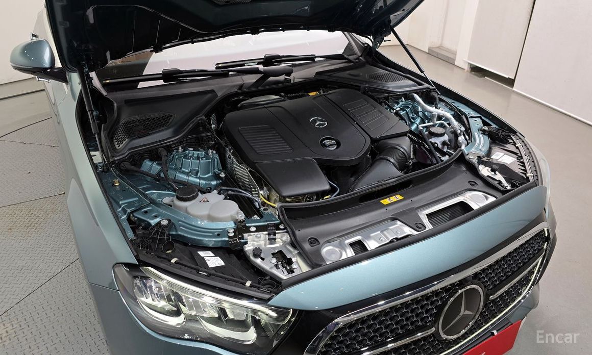  Mercedes-Benz E-Class