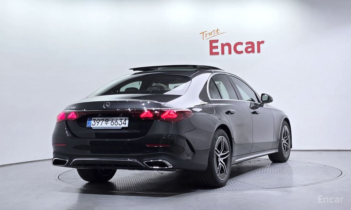  Mercedes-Benz E-Class