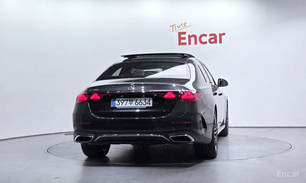  Mercedes-Benz E-Class