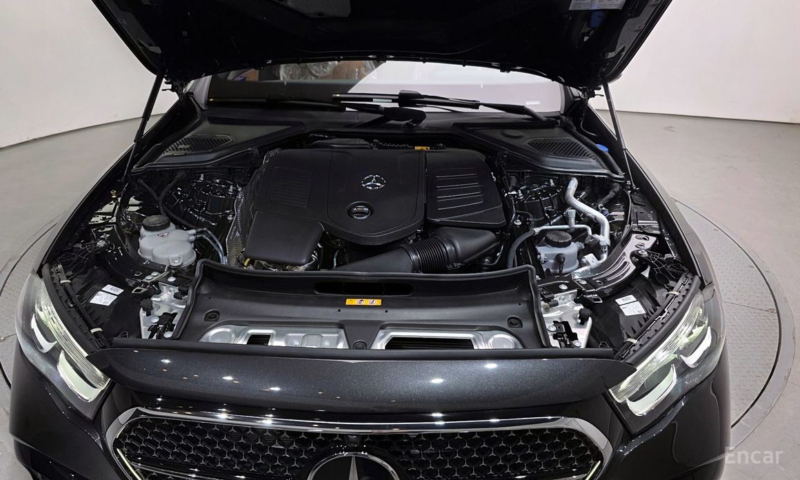  Mercedes-Benz E-Class