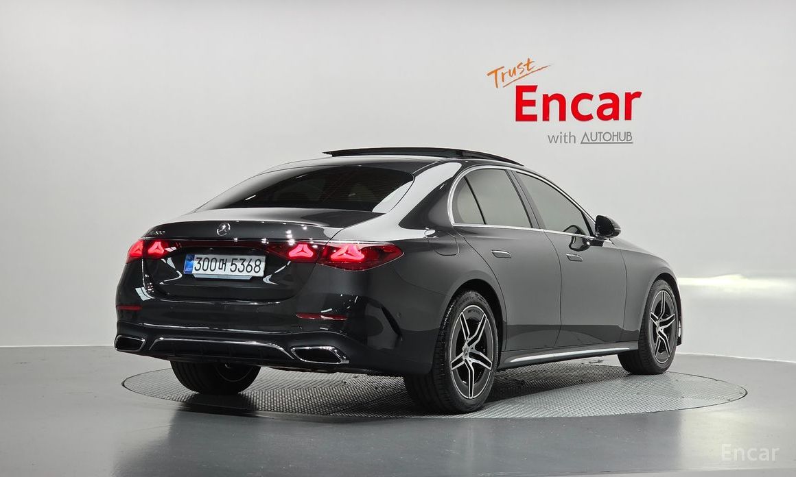  Mercedes-Benz E-Class