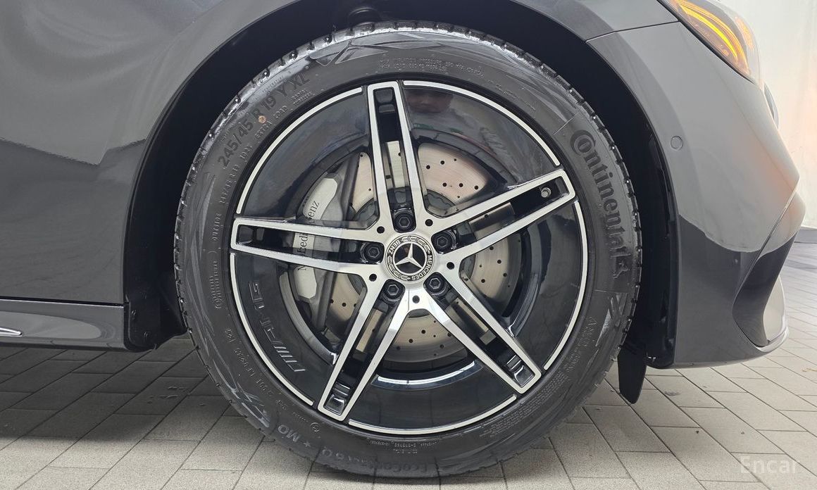  Mercedes-Benz E-Class