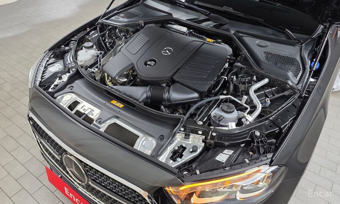  Mercedes-Benz E-Class