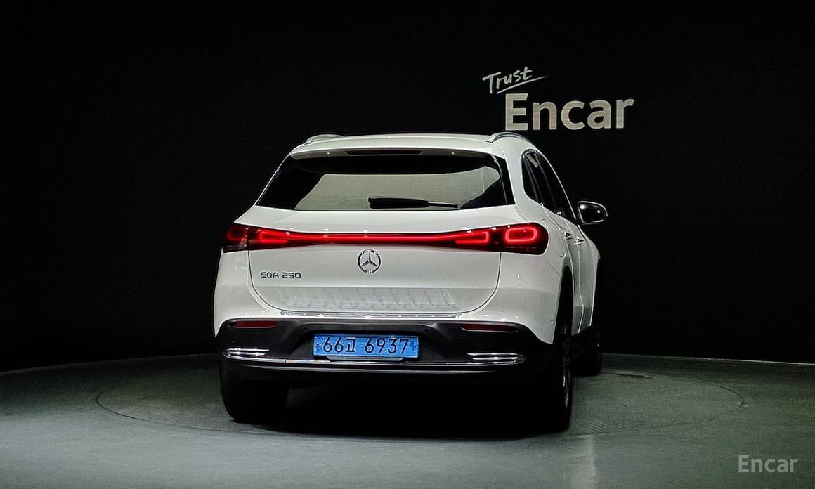  Mercedes-Benz EQA