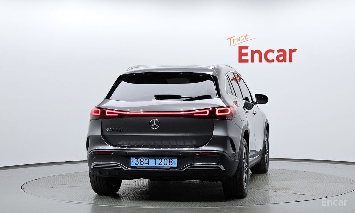  Mercedes-Benz EQA