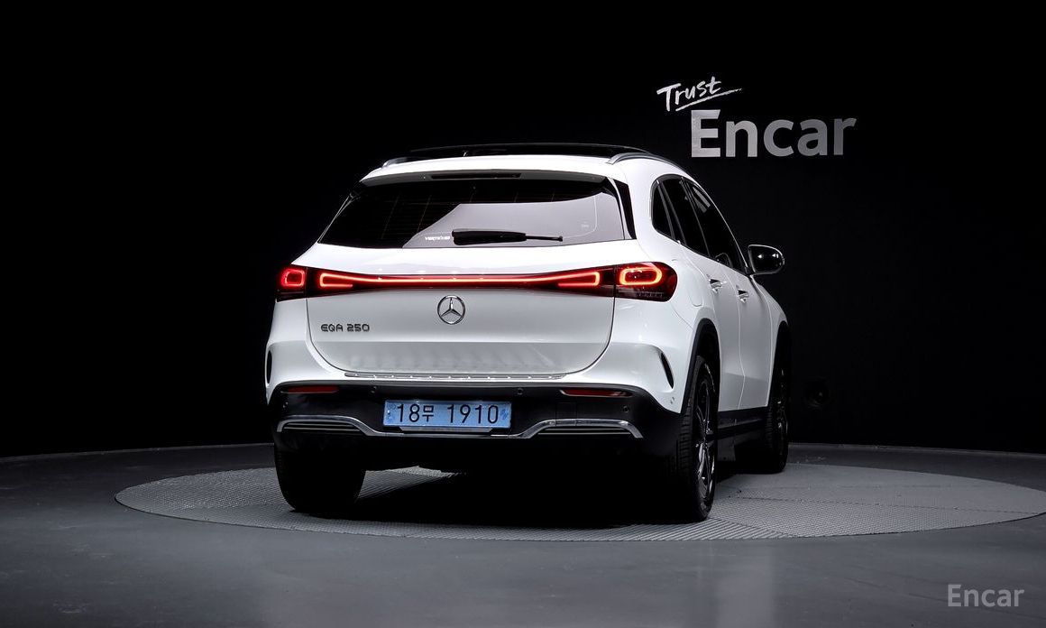  Mercedes-Benz EQA