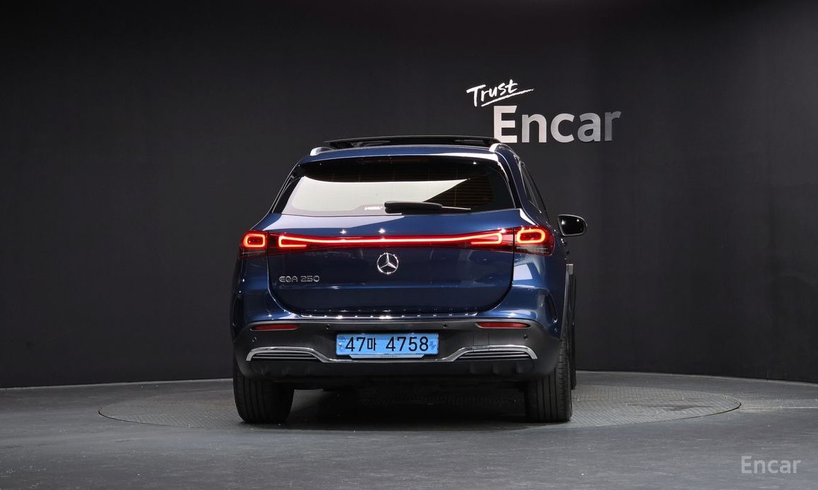  Mercedes-Benz EQA