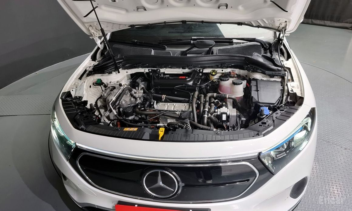  Mercedes-Benz EQA