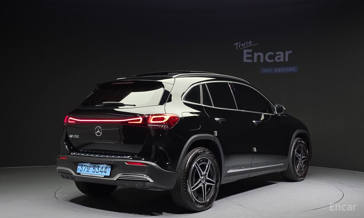  Mercedes-Benz EQA