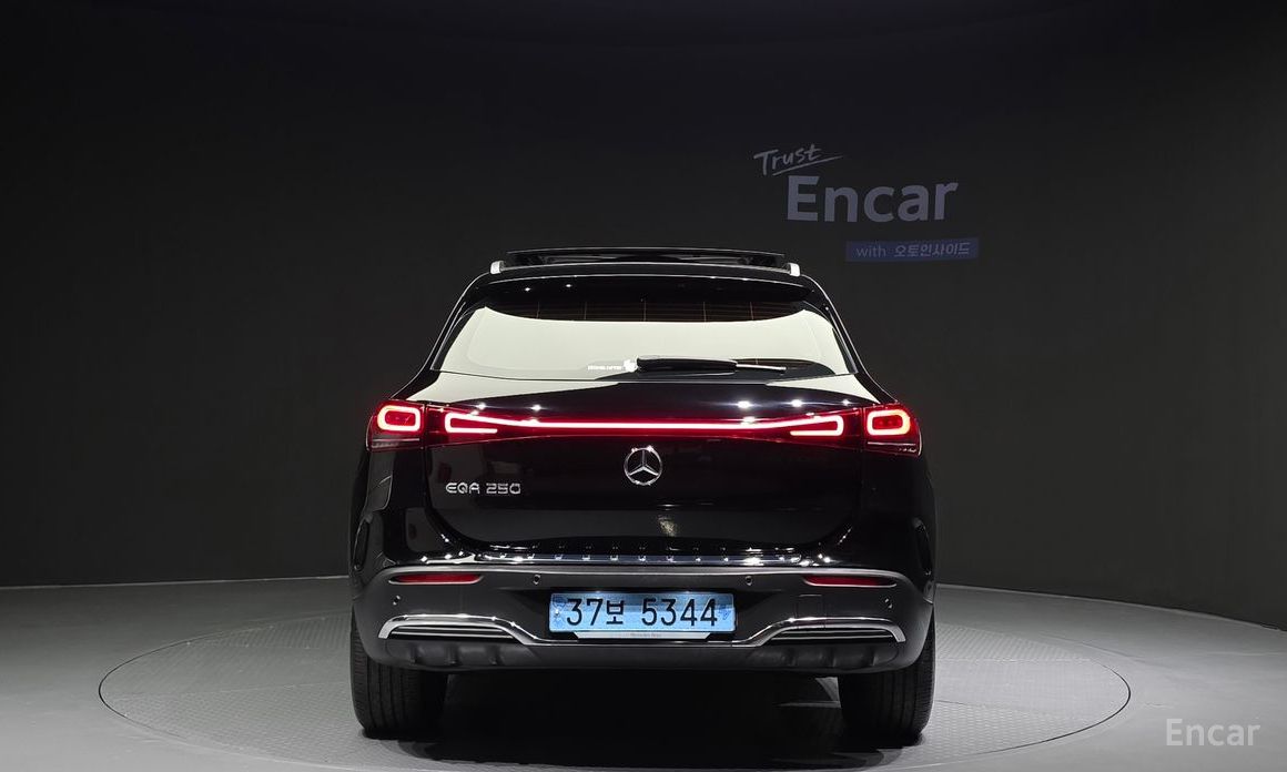  Mercedes-Benz EQA