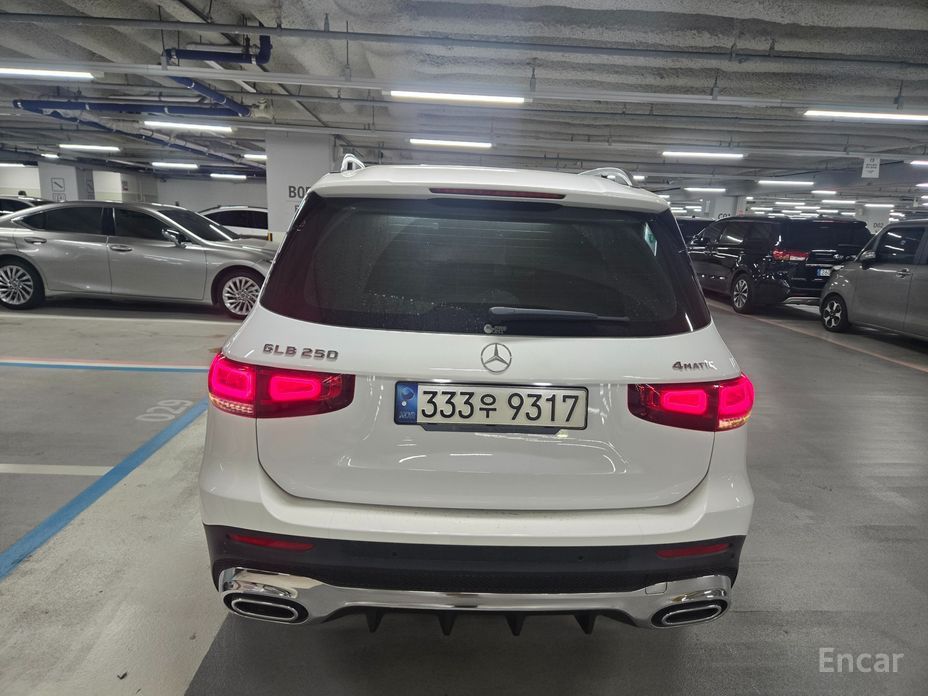  Mercedes-Benz GLB-Class