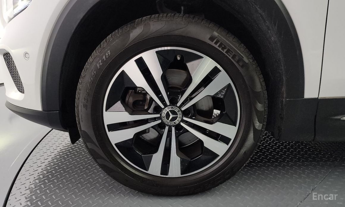  Mercedes-Benz GLB-Class