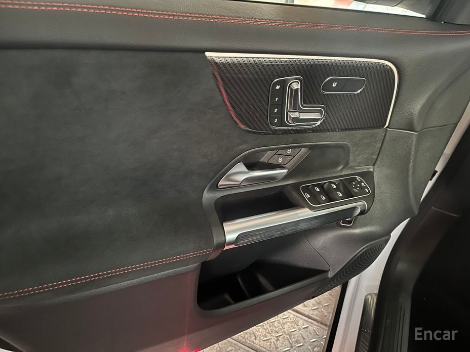  Mercedes-Benz GLB-Class