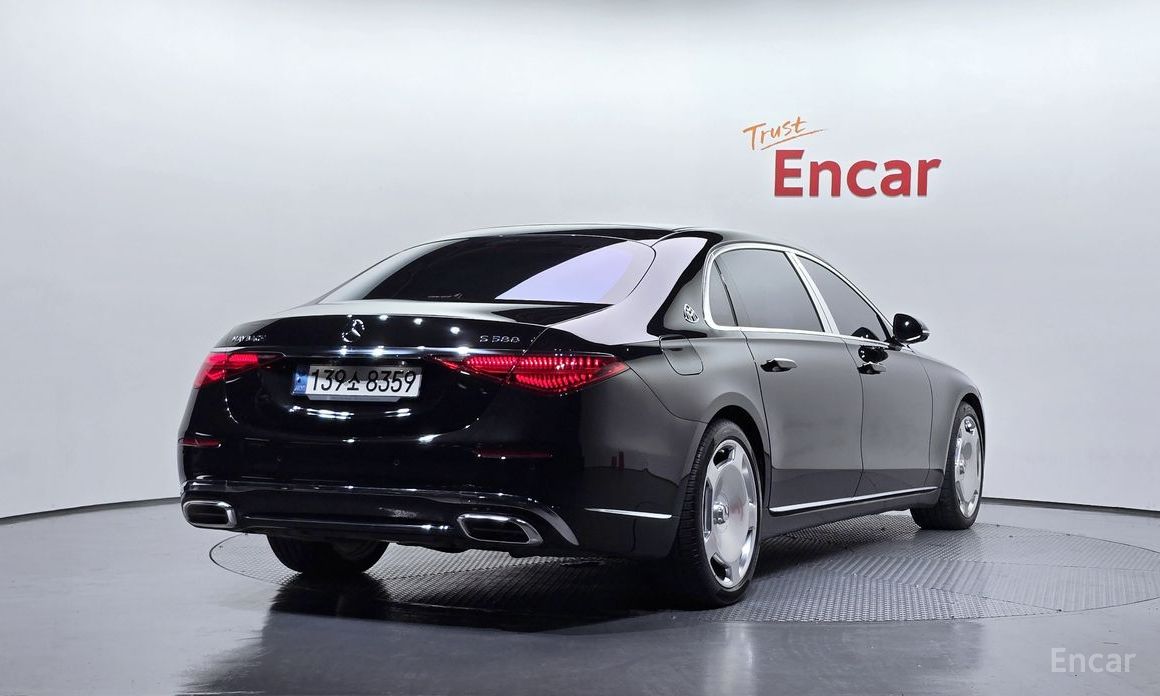  Mercedes-Benz S-Class