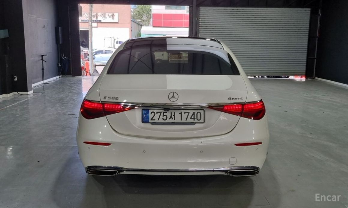  Mercedes-Benz S-Class