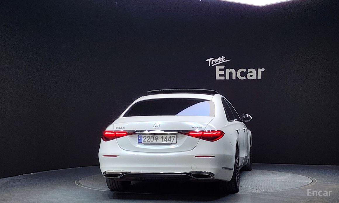  Mercedes-Benz S-Class