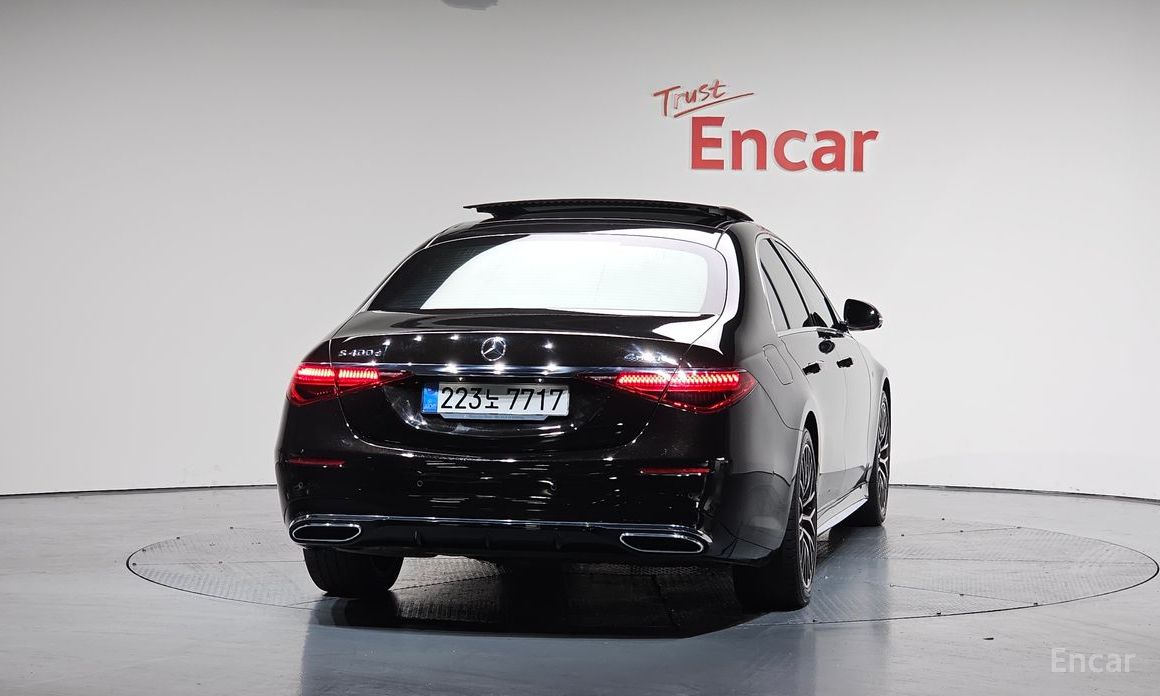  Mercedes-Benz S-Class