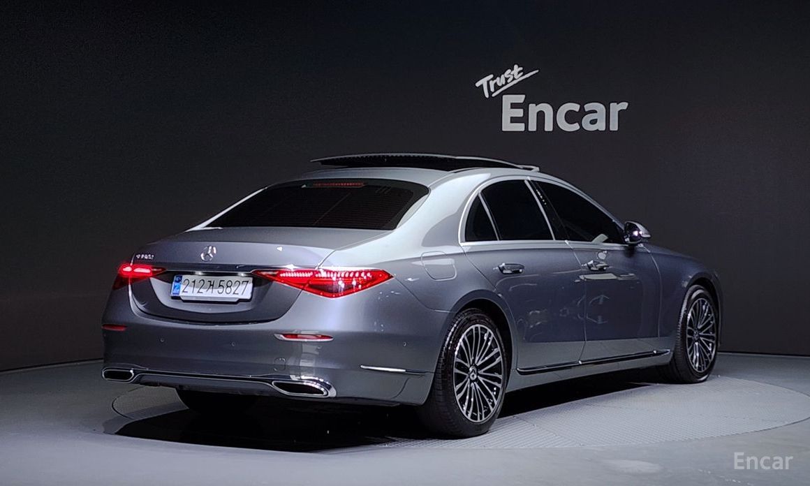  Mercedes-Benz S-Class