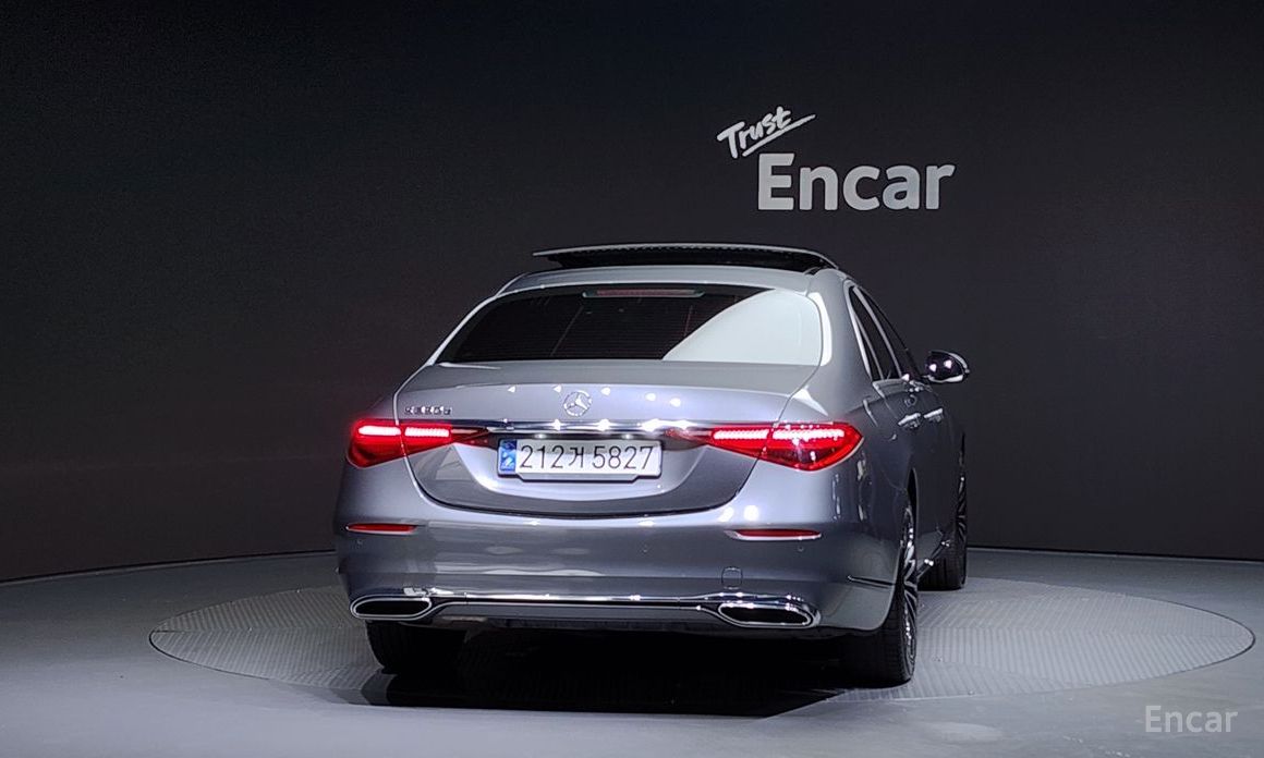  Mercedes-Benz S-Class