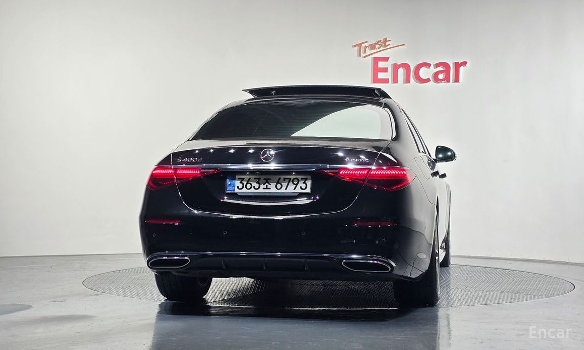  Mercedes-Benz S-Class