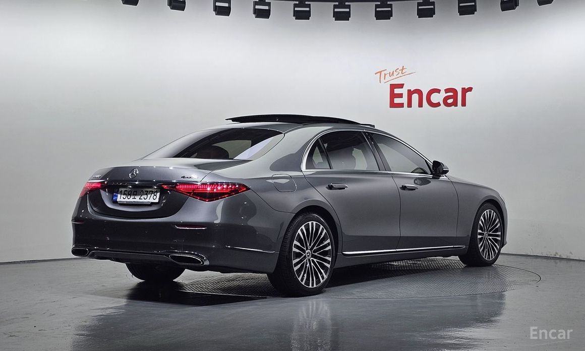  Mercedes-Benz S-Class