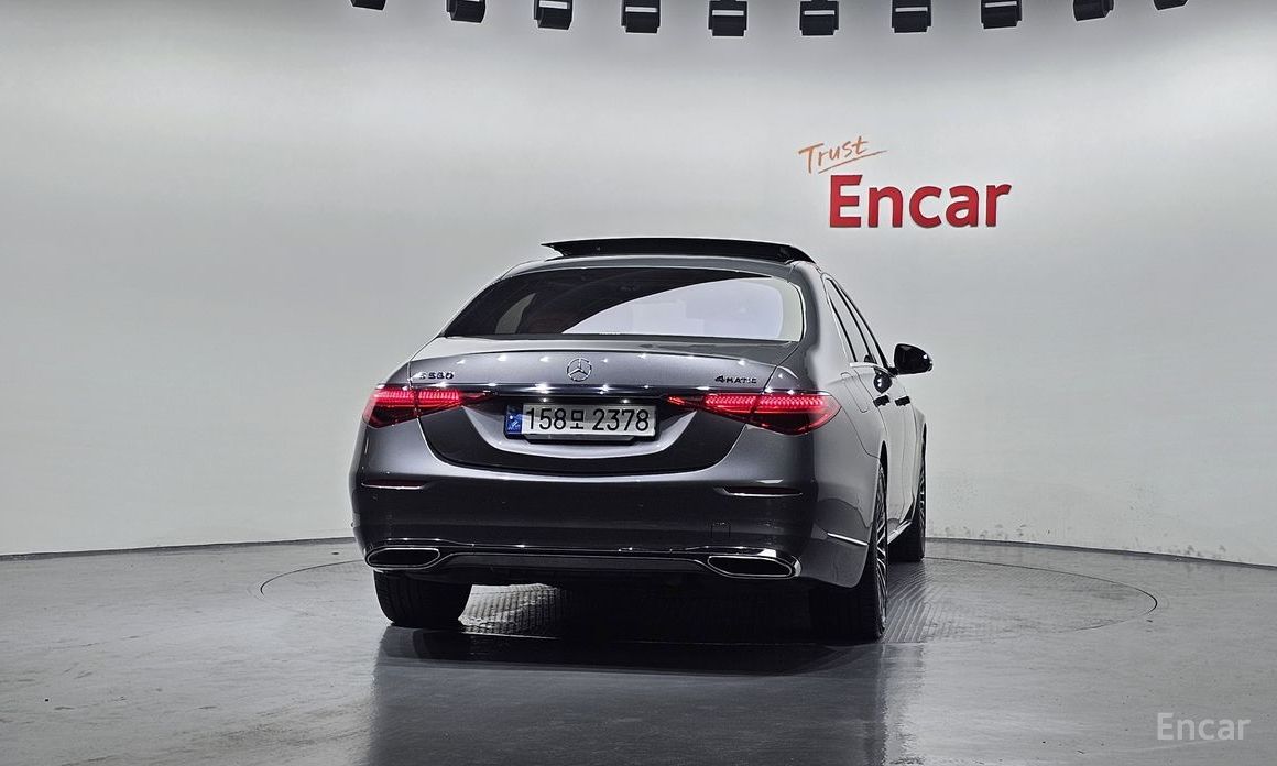  Mercedes-Benz S-Class