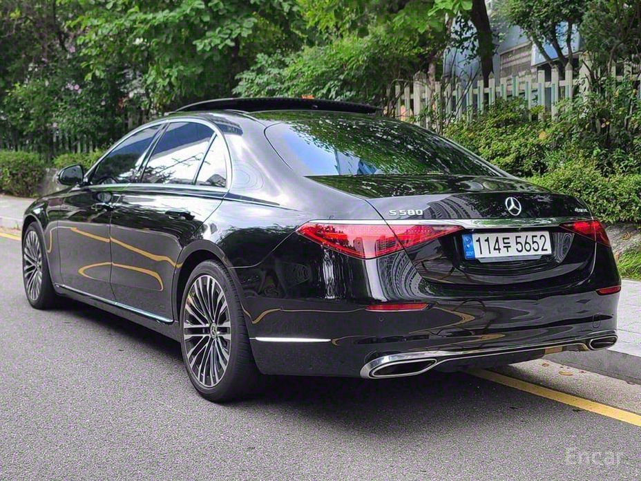  Mercedes-Benz S-Class