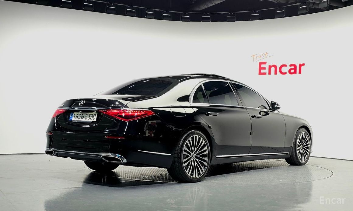  Mercedes-Benz S-Class