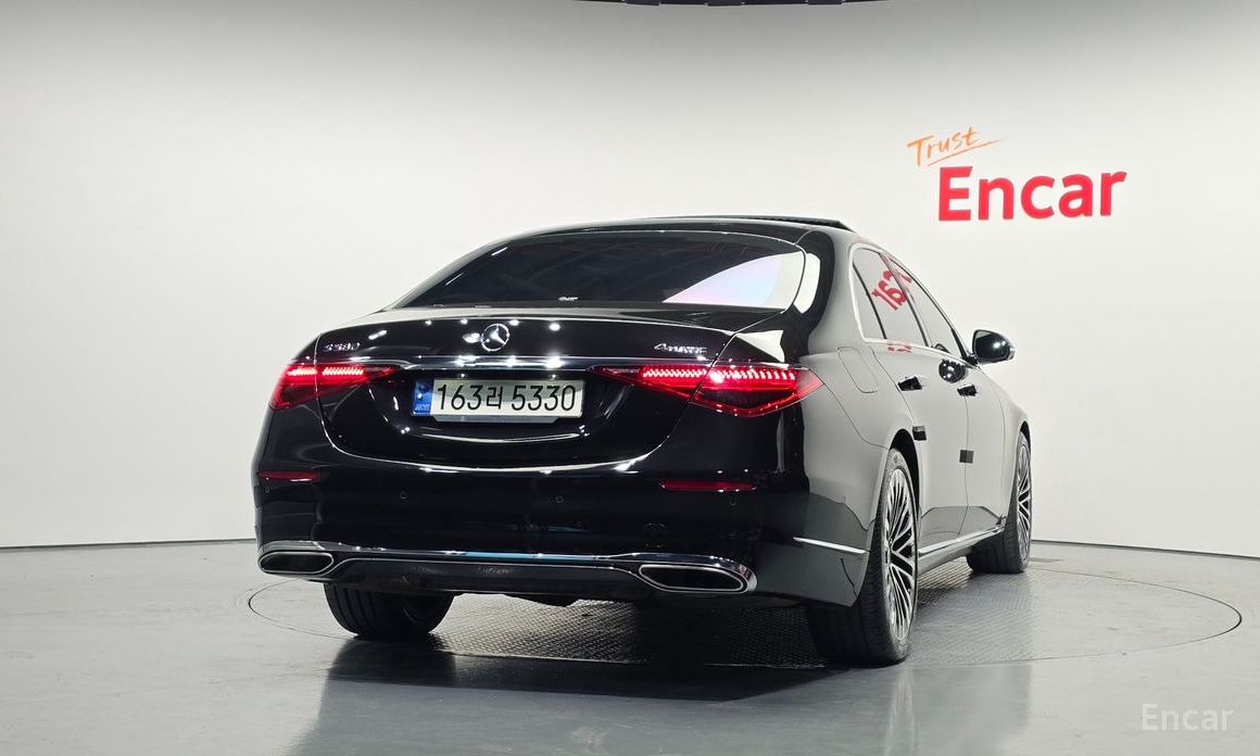  Mercedes-Benz S-Class