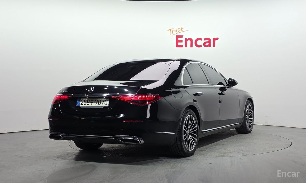  Mercedes-Benz S-Class