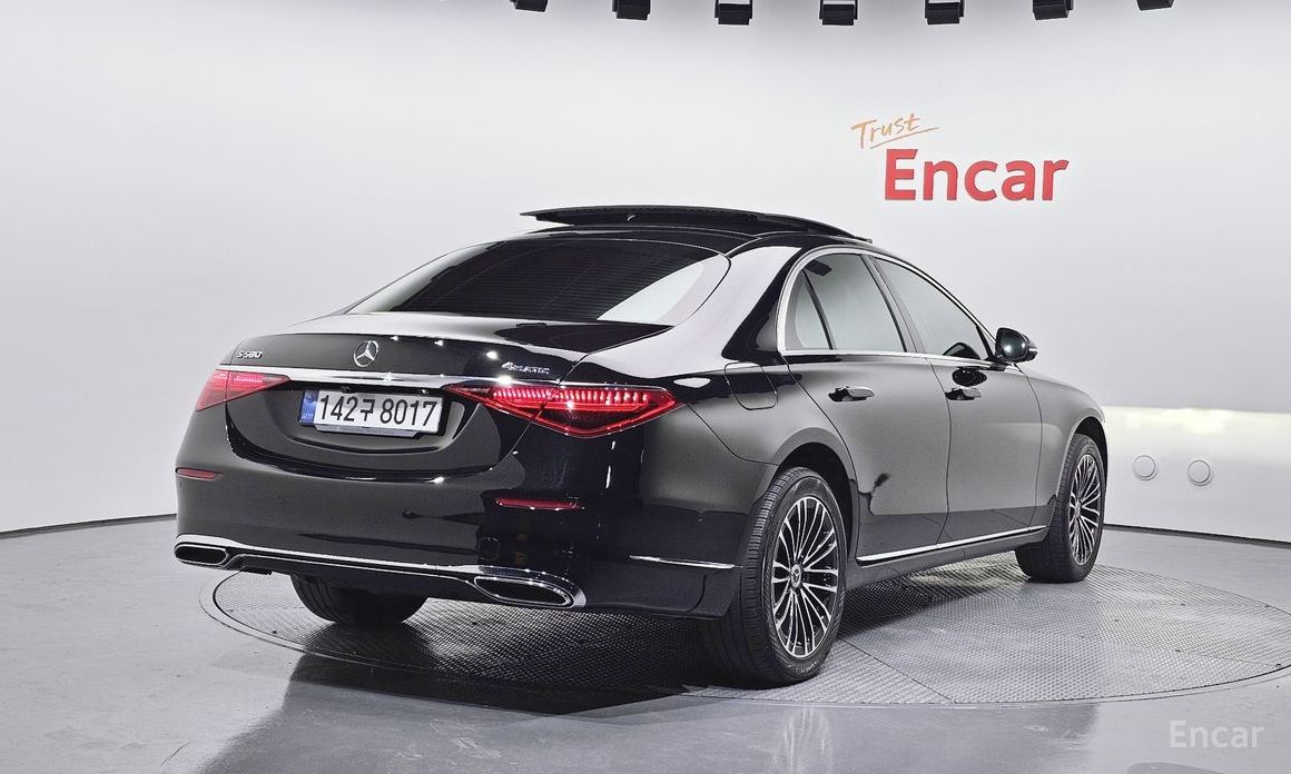  Mercedes-Benz S-Class