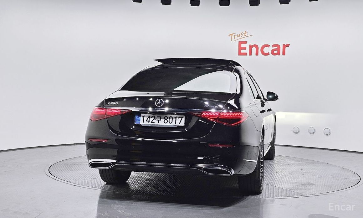  Mercedes-Benz S-Class