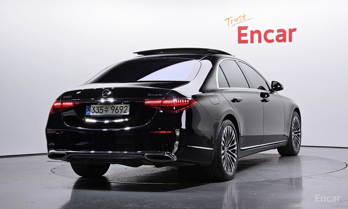  Mercedes-Benz S-Class