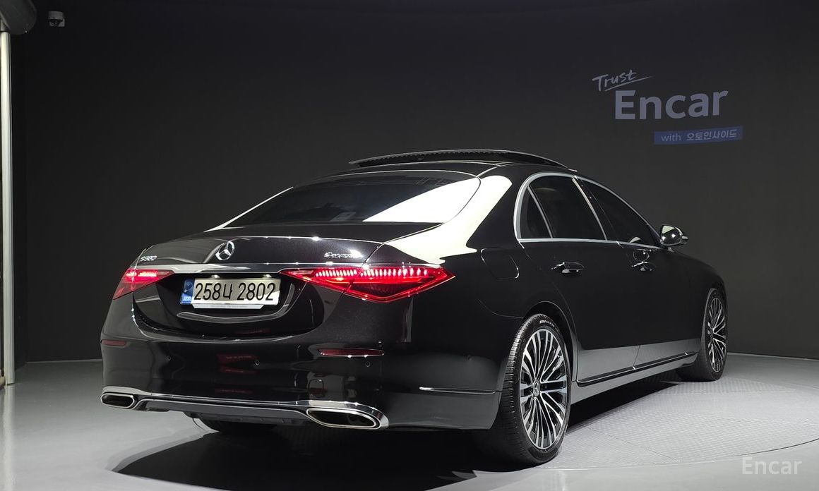  Mercedes-Benz S-Class