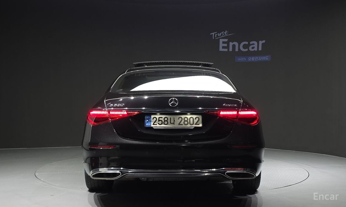  Mercedes-Benz S-Class