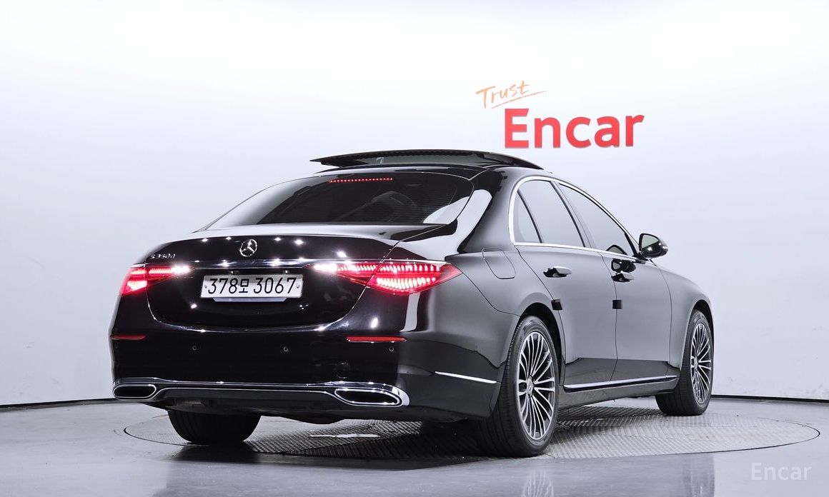  Mercedes-Benz S-Class