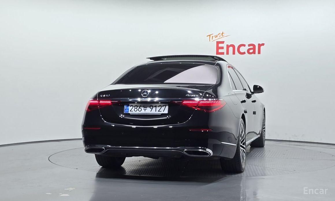  Mercedes-Benz S-Class