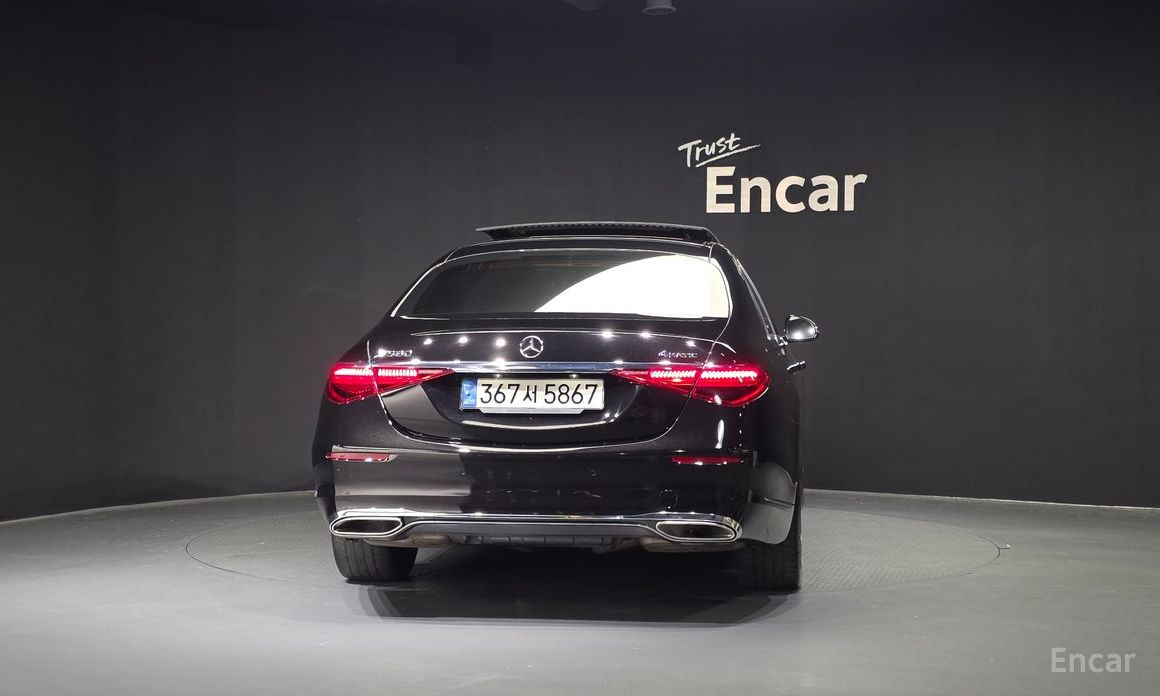  Mercedes-Benz S-Class