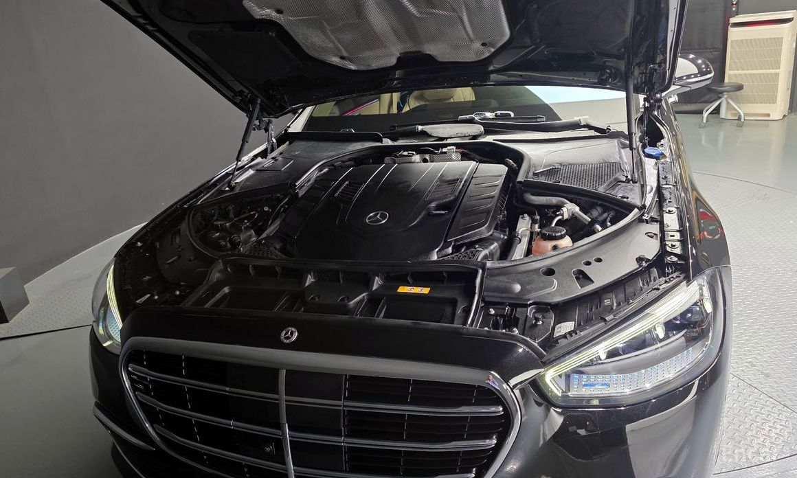  Mercedes-Benz S-Class