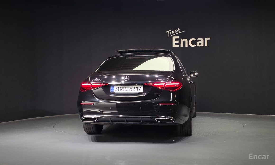  Mercedes-Benz S-Class